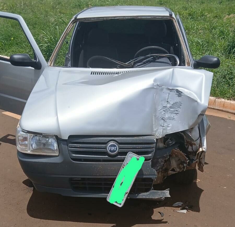 Imagem de compartilhamento para o artigo Fiat Uno perde o controle e atinge poste, em Chapadão do Sul; duas passageiras ficam feridas da MS Todo dia